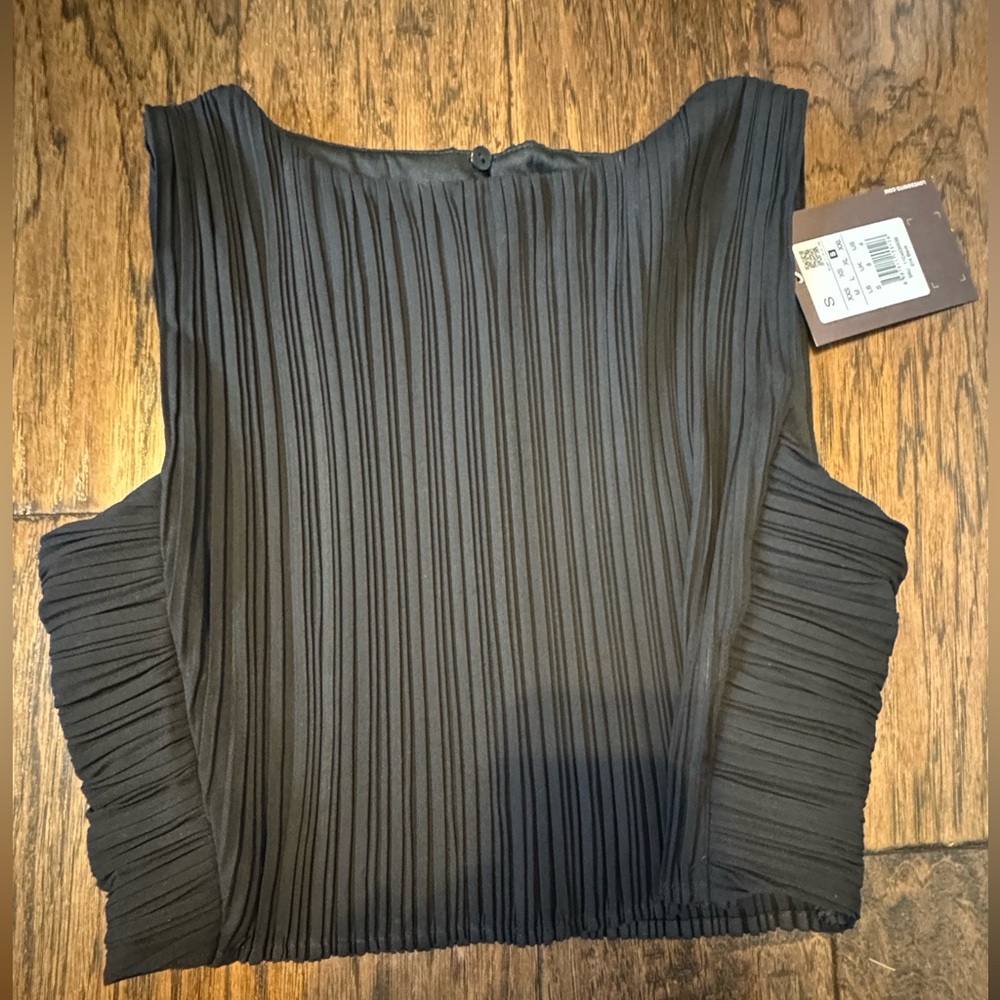 Love Bonito Dez Boatneck Black Sleeveless Crop Top - Picture 3 of 5